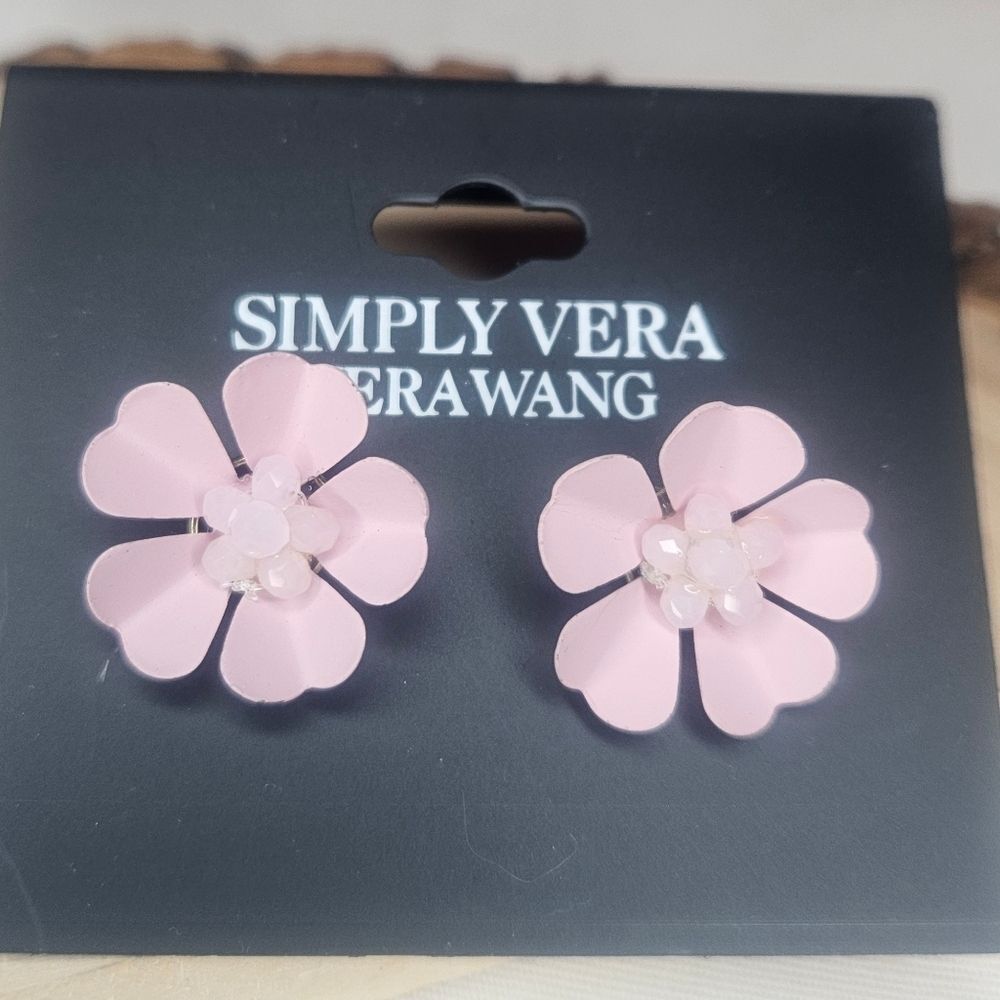 NWT Simply Vera Vera Wang Pink Matte Flower Stud Earrings 3D Floral Cluster Gift